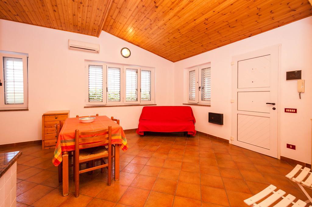 Villa Cicas Sul Mare Campofelice Di Roccella Bagian luar foto