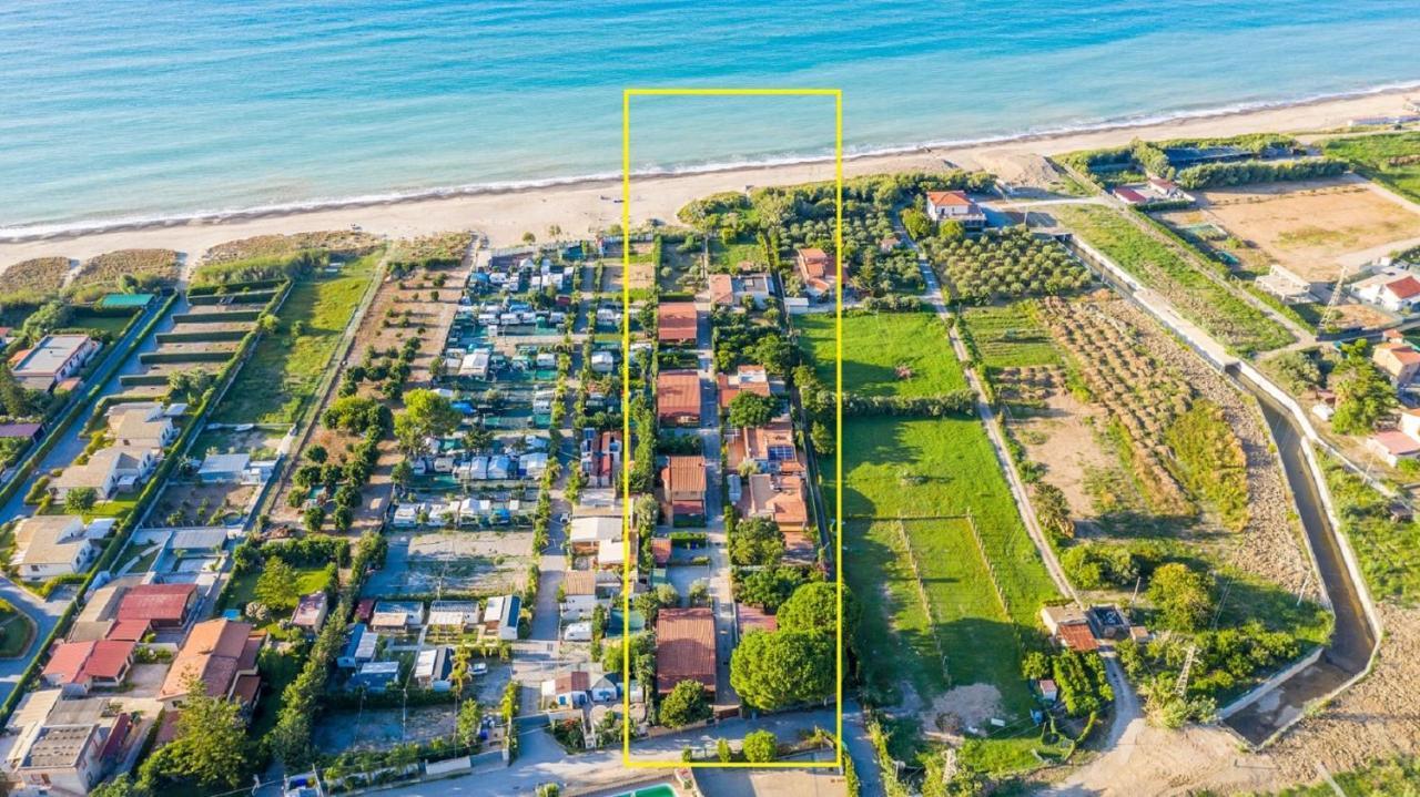 Villa Cicas Sul Mare Campofelice Di Roccella Bagian luar foto